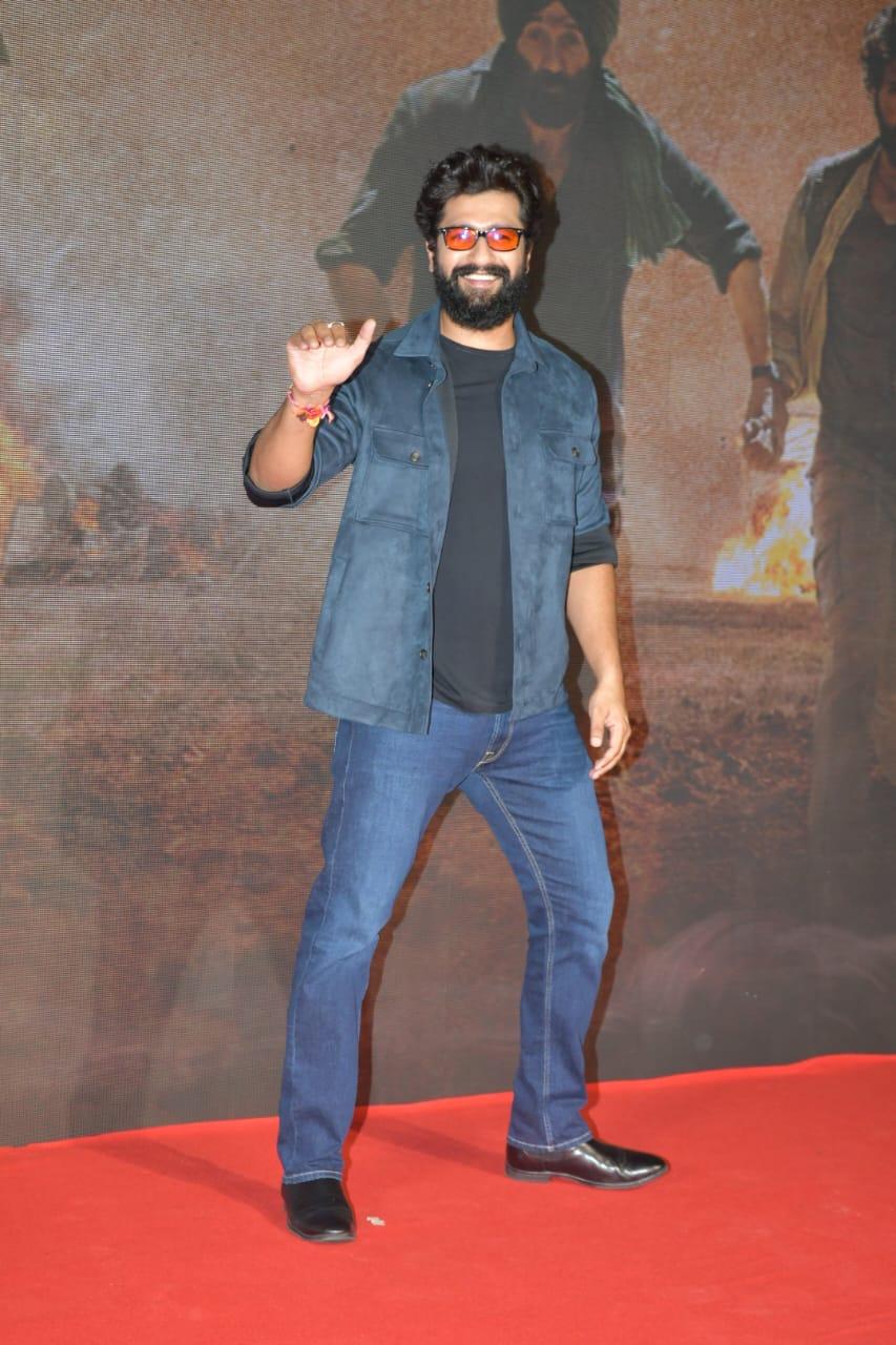 Dressed to impress in his own unique style, Vicky added a dash of contemporary style to the event.